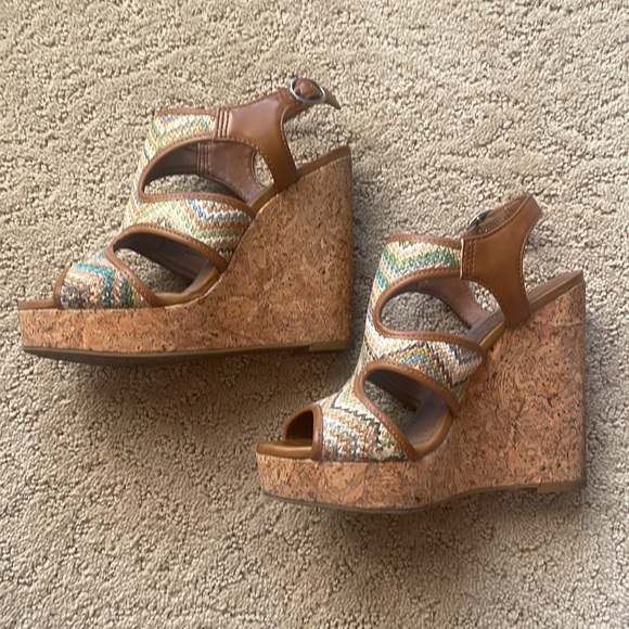 Gently used wedges - Picture 2 of 6